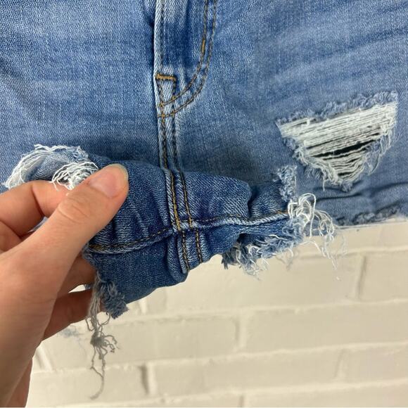 Levi’s Distressed High Rise Denim Shorts Size 28 - Picture 6 of 7